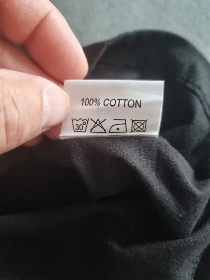 T-shirt une chose à part - photo numéro 5