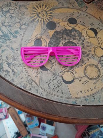 Lunette rose plastique