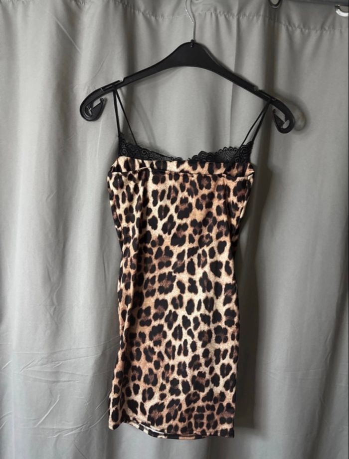 Robe en satin léopard Jennyfer - photo numéro 2