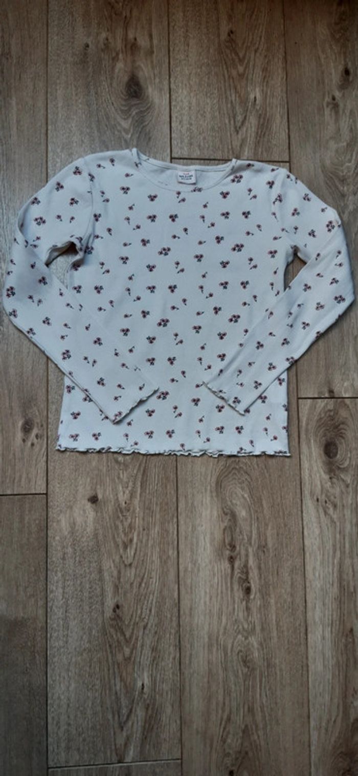 Tee-shirt ML côtelé tape à l'oeil écru motif fleuri 10 ans en parfait état