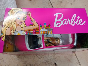 Voiture  avec poupée barbie