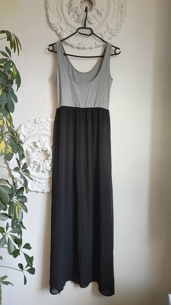 Robe sans manche longue bicolore fluide