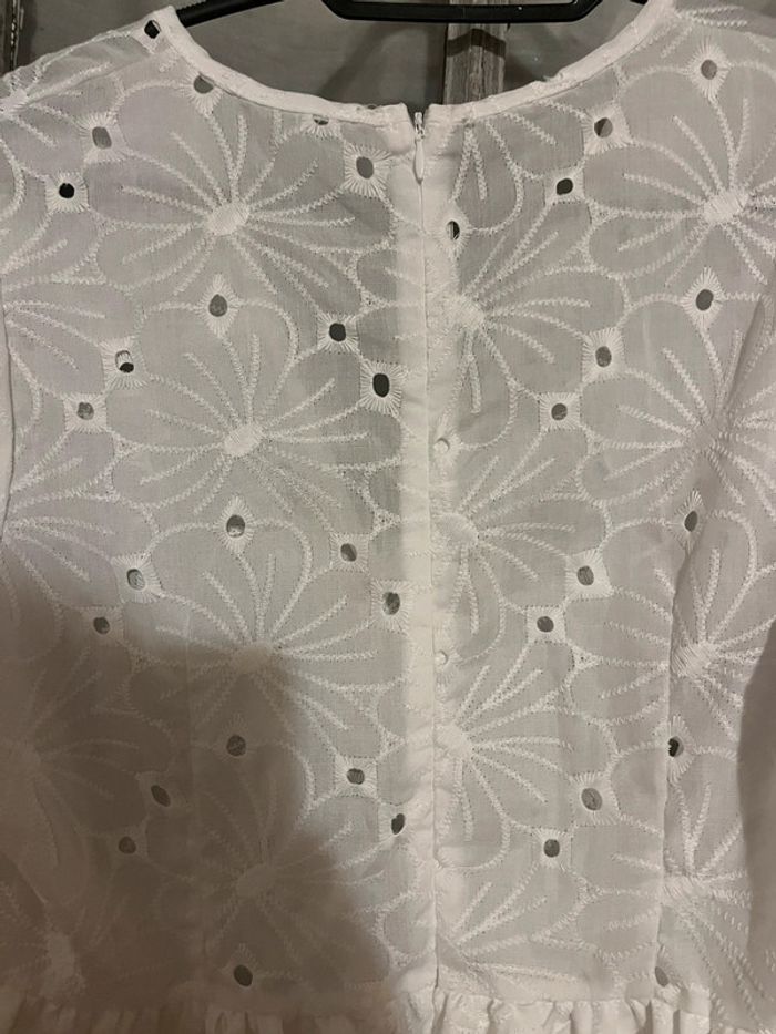 Petite robe en broderie anglaise - photo numéro 4