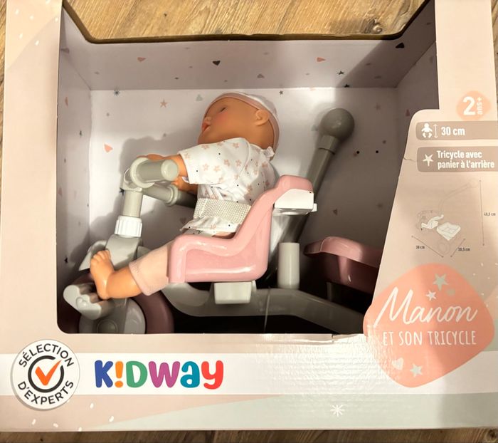 Poupon avec tricycle