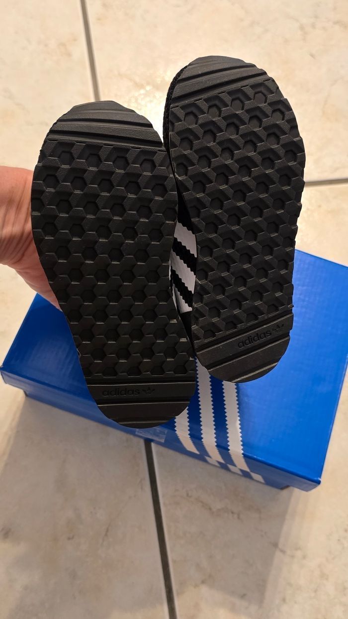 Neuves (non portées) 🏷😍🥰 superbes baskets ADIDAS unisex pointure 25.5 , lacets élastiques 😍🥰 - photo numéro 6