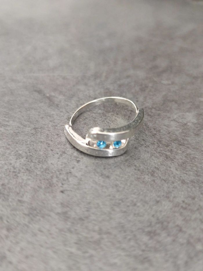 Bague fantaisie réglable métal argenté et strass verre bleu turquoise - photo numéro 2