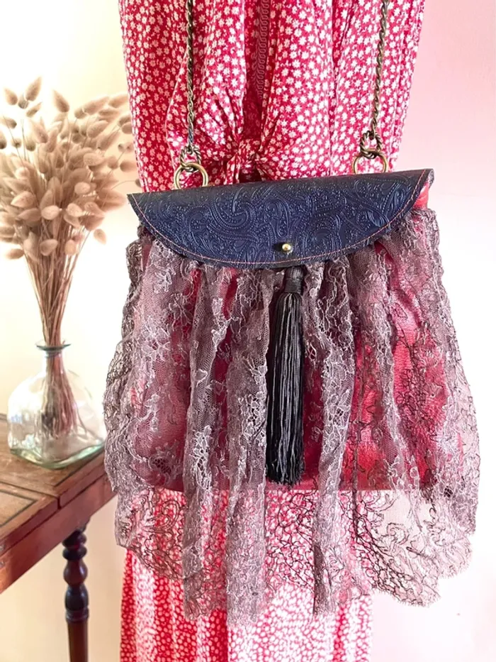 Sac en Cuir avec Dentelle de Calais – Élégance Chic