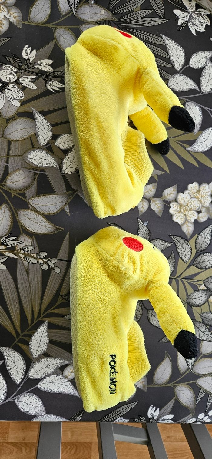 Pantoufles pikachu - photo numéro 3