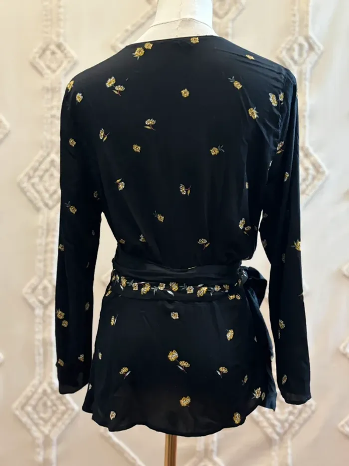 Blouse portefeuille noire fleurie Zara – taille S – viscose - photo numéro 3