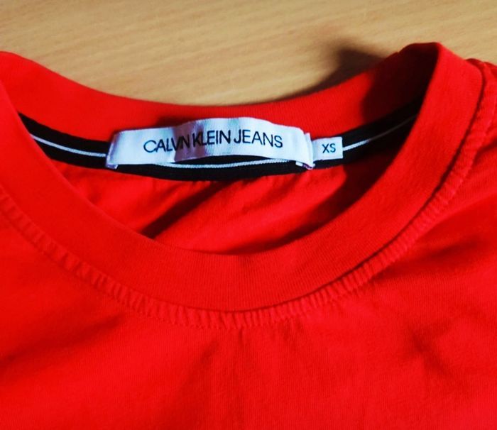 T-shirt manches courtes rouge Homme / Ado taille XS marque Calvin Klein 🎸 - photo numéro 3