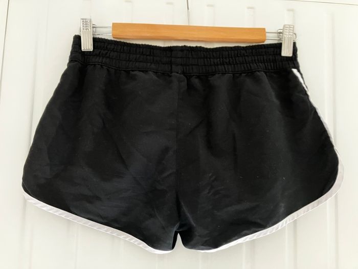Short  noir - photo numéro 2
