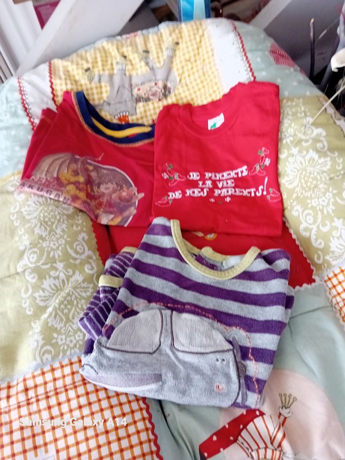 Lot de 2 haut de pyjama et un tee-shirt