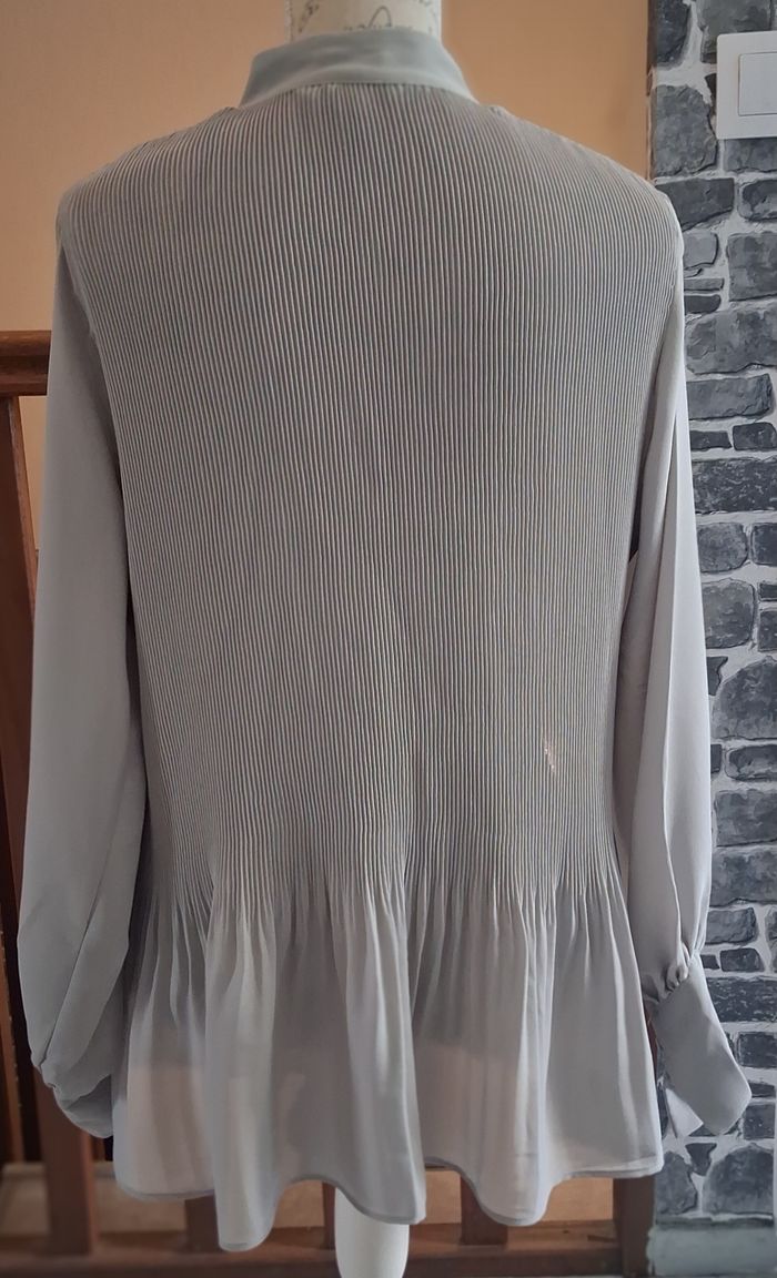 Longue blouse fluide plissée vert sauge - photo numéro 6