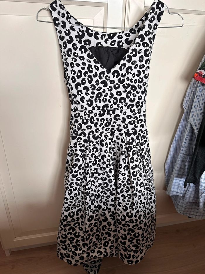 Sinequanone robe magnifique avec jupon intégré 38