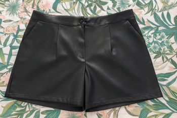 Short simili cuir noir