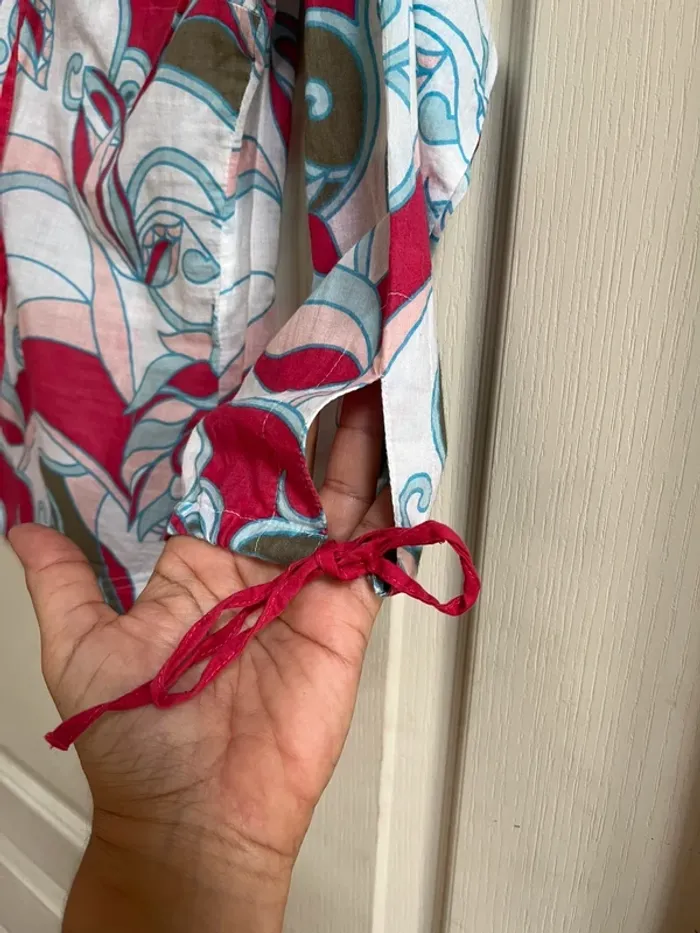Charmante Blouse avec ses volutes fleuries  T 42 - TBE voile de coton - photo numéro 4