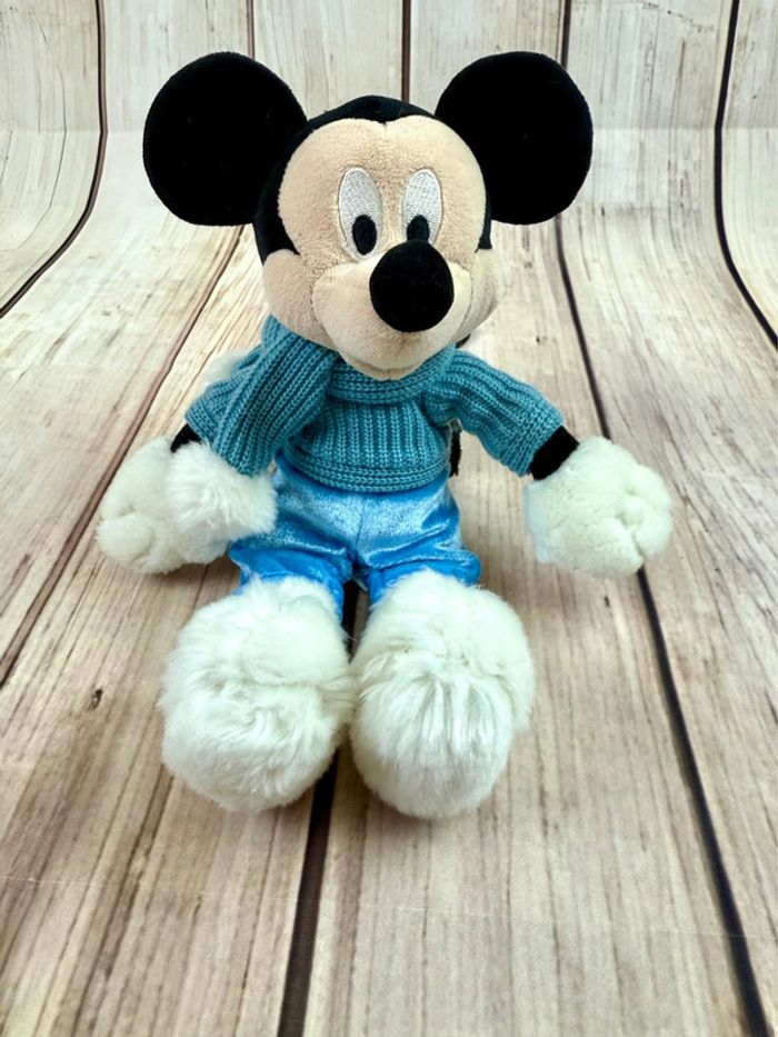 Peluche Disney Mickey en tenu d’hiver officielle Disneyland Paris