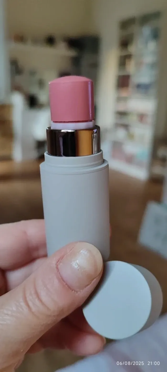 Westman Atelier Petite Baby Cheeks Blush Stick shade Petal 2,5gr - photo numéro 4