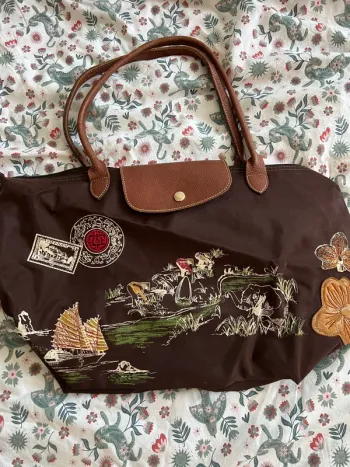 Sac à main Longchamp brodé Asie