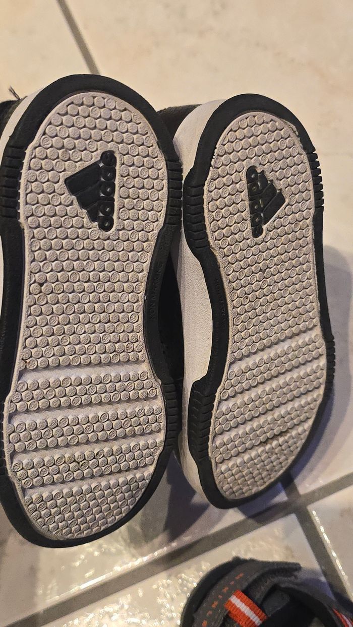 🥰💙🥰 superbe lot Baskets et sandales pointure 24 garçon 🥰💙💙💙 - photo numéro 8