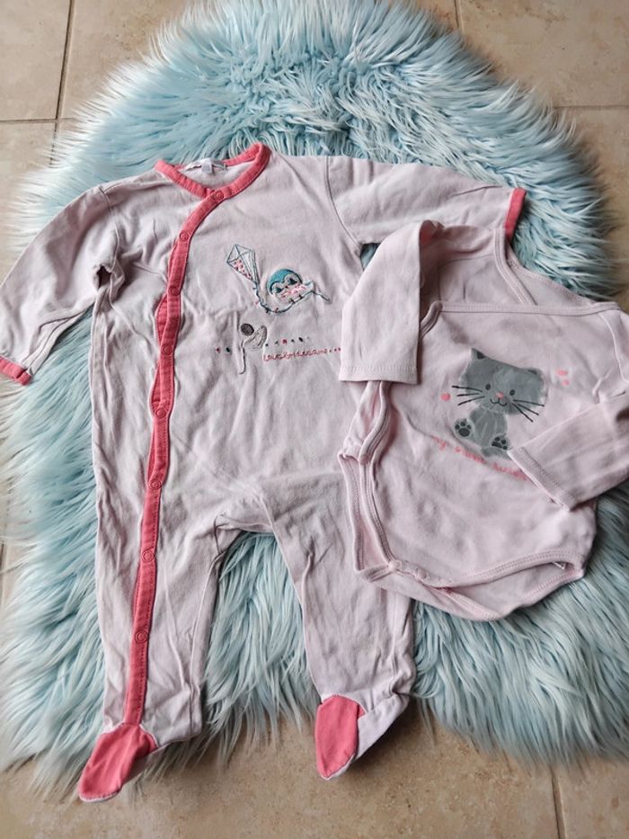 👧 lot fille pyjama et bodie cache cœur 9 mois