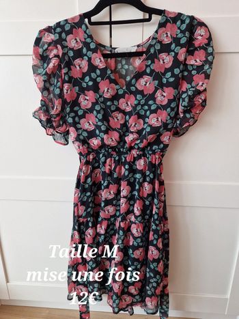 Robe fleurie noire et rose taille M