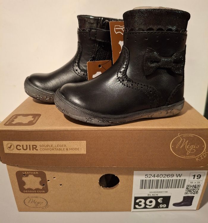 Bottes  cuir

Noir avec  petit  Nœud - photo numéro 3