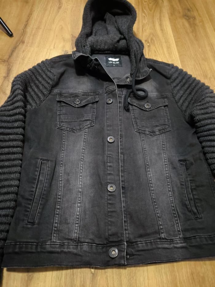 Veste jeans noir a capuche,mache petites mailles, taille L, très bon état - photo numéro 3