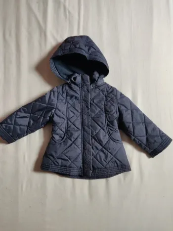 Veste matelassée Lefties Baby taille 9/12 mois bleu marine capuche détachable intérieur polaire