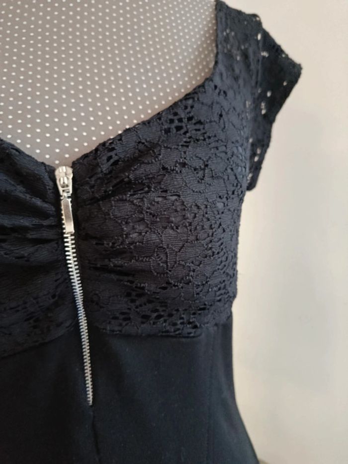 Robe noir dentelle Cache cache Taille 38 - photo numéro 2