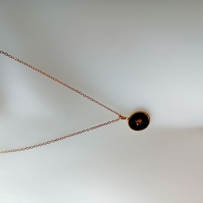 chaine dorée médaillon email noir Etoile dorée - photo numéro 3
