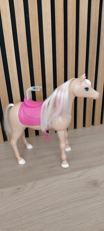 Cheval barbie musical