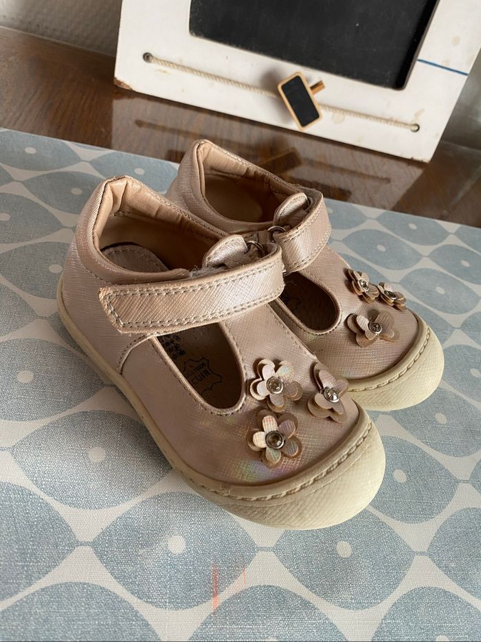 Chaussure fille taille 22 - photo numéro 2