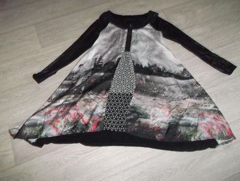 Robe LA MODE EST A VOUS multicolore et noire, fluide, taille 38 TBE