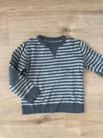 Pull rayé col V