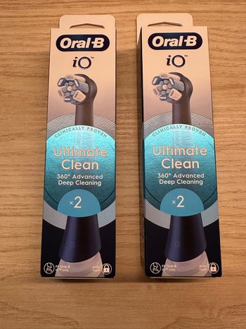 Lot de 4 brossettes Oral-B iO Ultimate Clean noir
