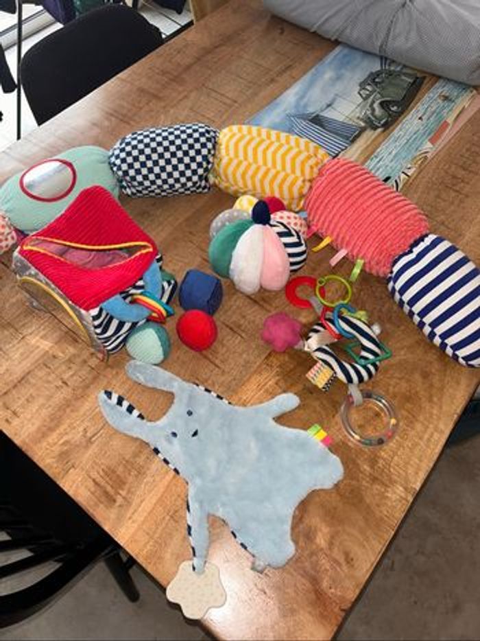 Lots de jouets d’éveil sensibul Oxybul