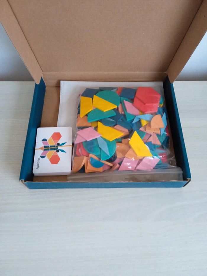 Puzzle Tangram bois méthode Montessori