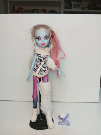 Poupée Monster High Abbey Bominable First édition avec sa figurine