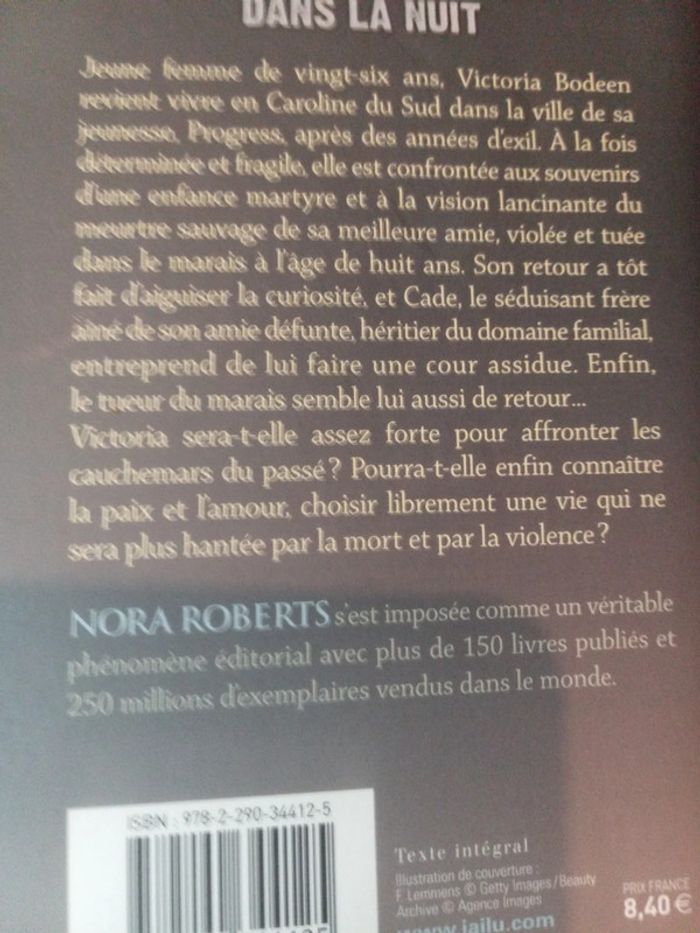Nora Roberts - Comme une ombre dans la nuit - photo numéro 3