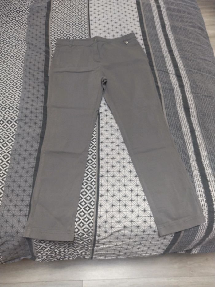 Pantalon gris taille 44