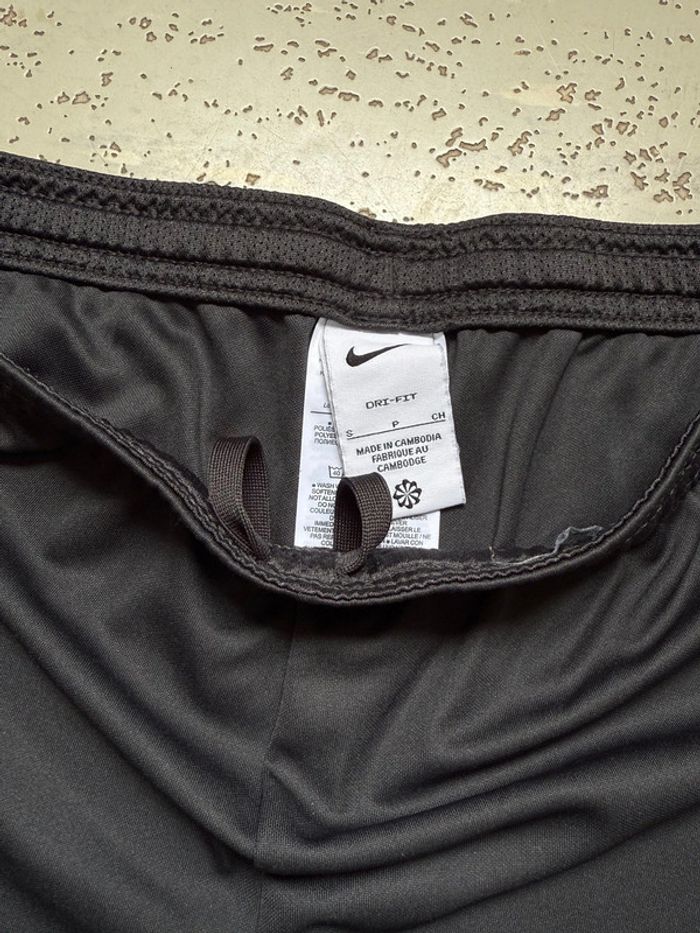 Short Nike Dri-Fit. - photo numéro 4