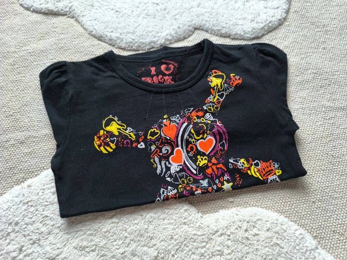 T-shirt manches longues/ noir tête de mort yeux en coeur/ taille 5 ans - photo numéro 2