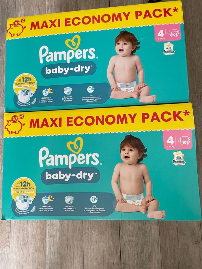 Lot de 216 couches Pampers baby dry taille 4