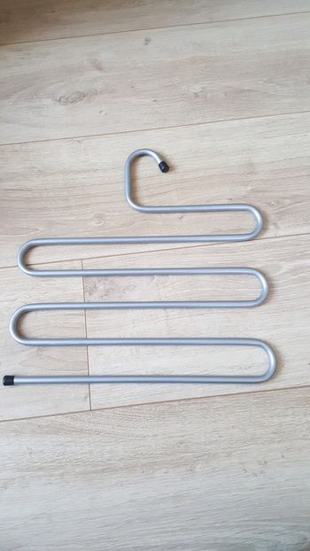 Porte pantalon gain de place