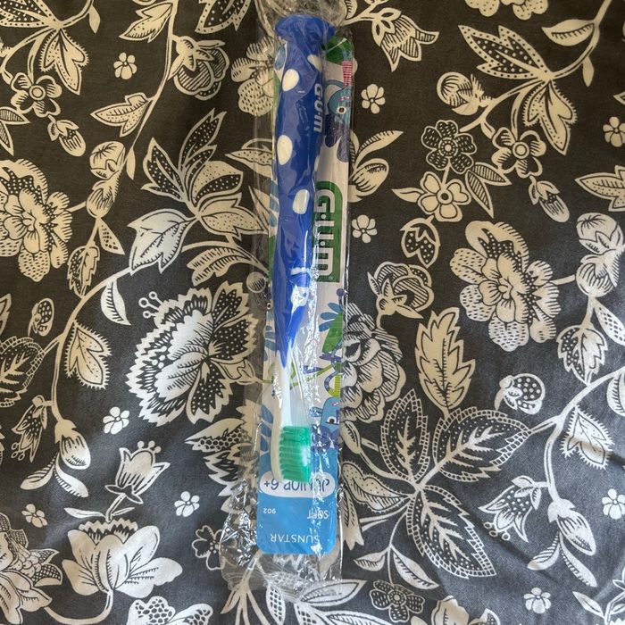 Lot de produits dentaires, enfants bosse à dent et dentifrice - photo numéro 3