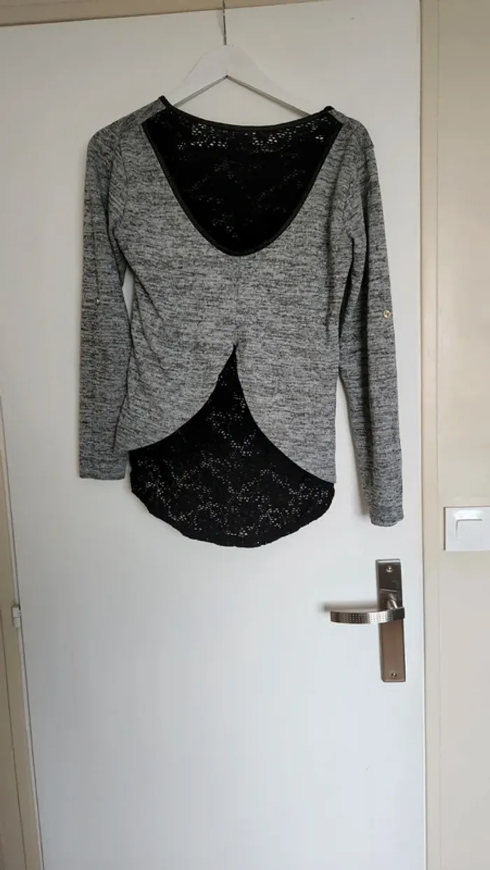 Pull avec dentelle - photo numéro 3