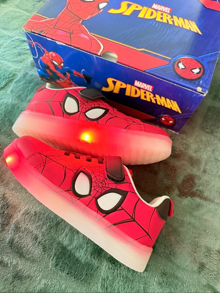 Basket Spiderman Marvel lumineux