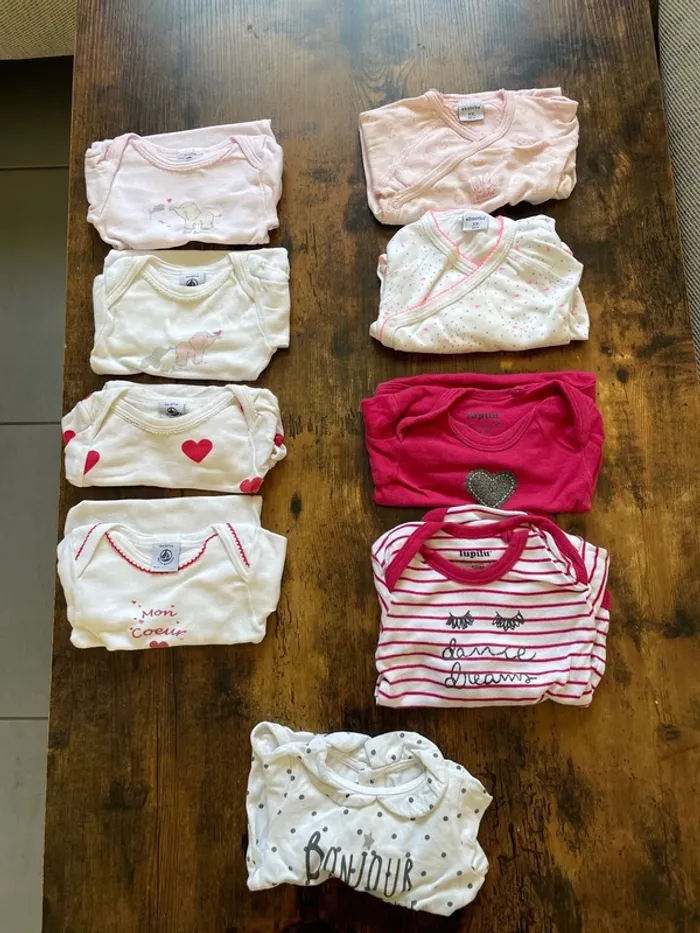 Lot de 9 bodies bébé fille 6 mois