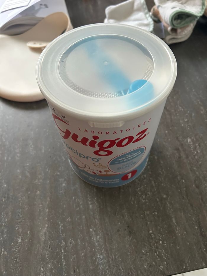 Boîte de lait guigoz